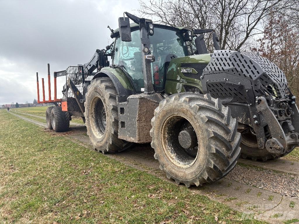 Valtra Q 305 トラクター