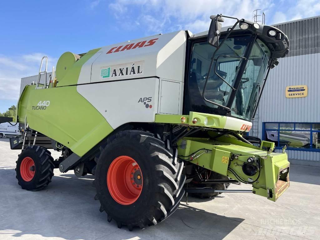 CLAAS Tucano 440 コンバイン