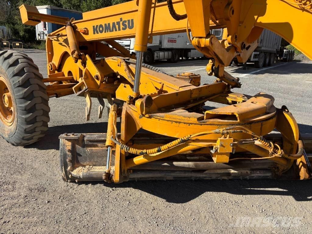 Komatsu GD 530 A モーターグレーダー