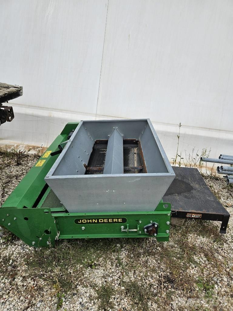 John Deere TD 100 スプレッダ
