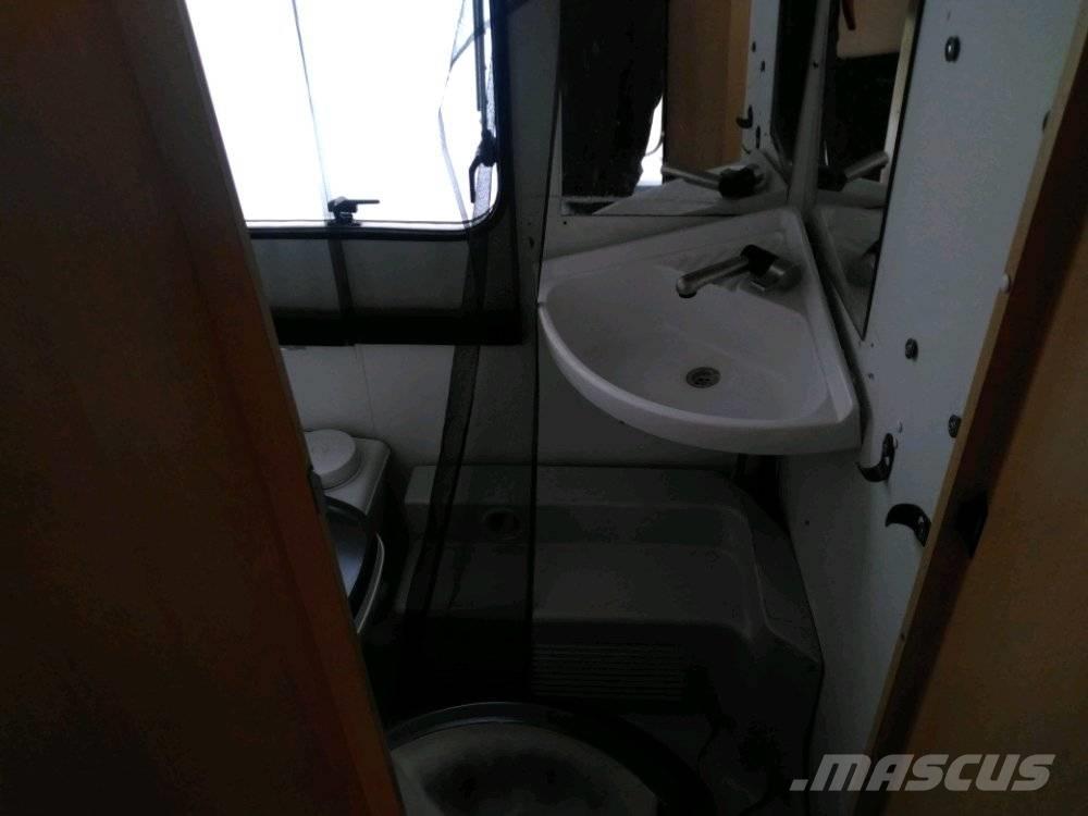 Bürstner 490 TK キャンピングカーとキャラバン