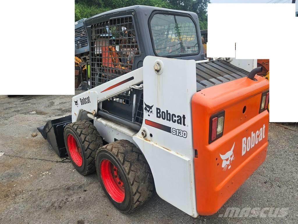 Bobcat S 130 スキッドステアローダー