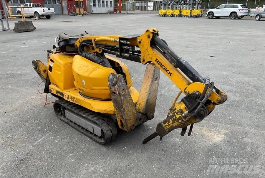 Brokk 60 解体油圧ショベル