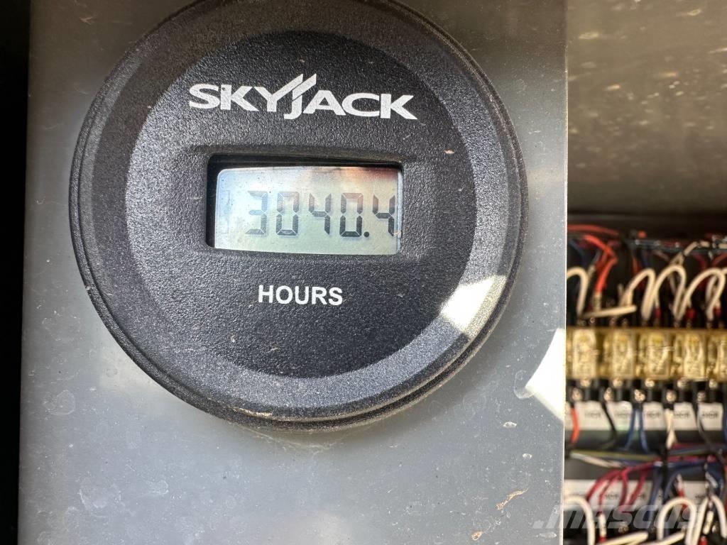 SkyJack SJ 8841 RT シザースリフト