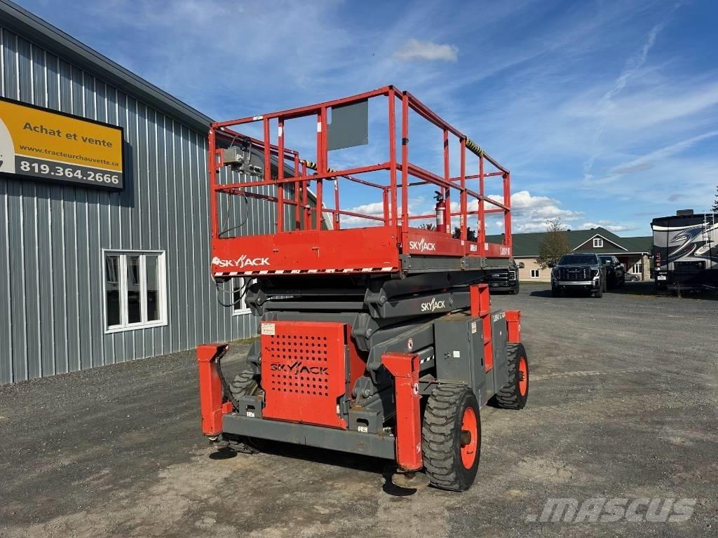 SkyJack SJ 8841 RT シザースリフト