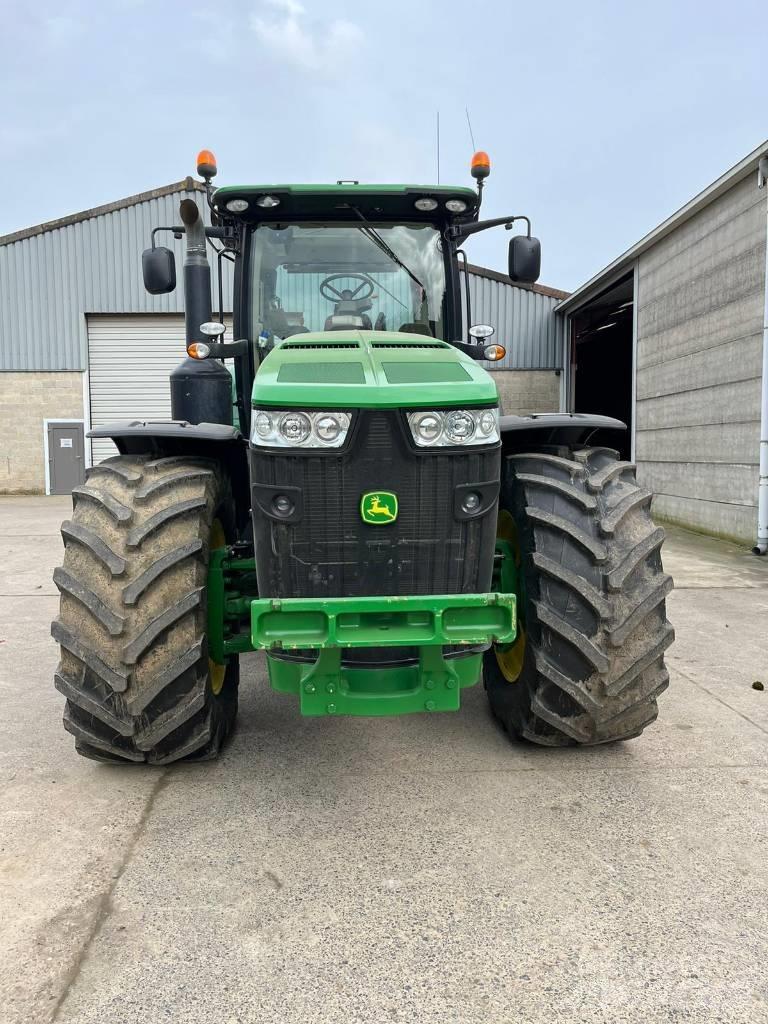 John Deere 8270 R トラクター