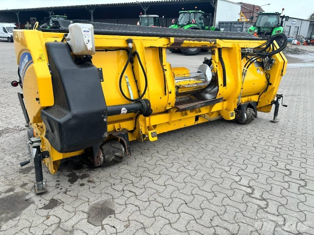 New Holland FR 500 自走式フォレージハーベスター
