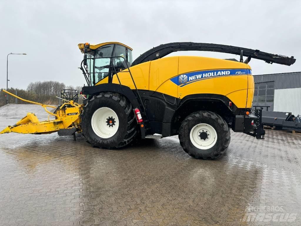 New Holland FR 500 自走式フォレージハーベスター