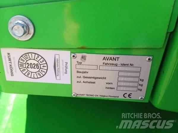 Avant 528 スキッドステアローダー
