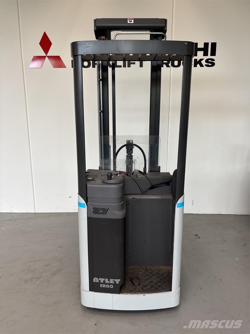 Atlet A160 自走式スタッカー