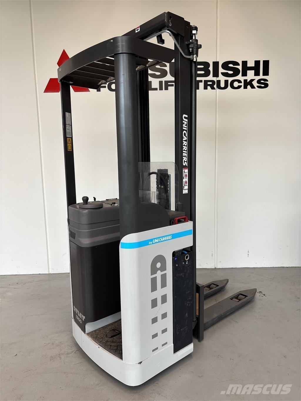 Atlet A160 自走式スタッカー