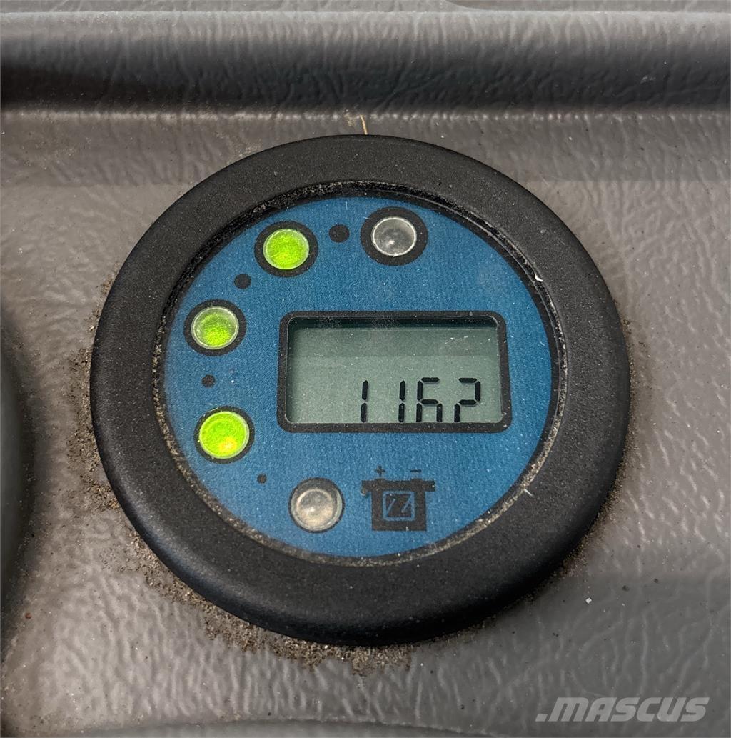 Atlet A160 自走式スタッカー