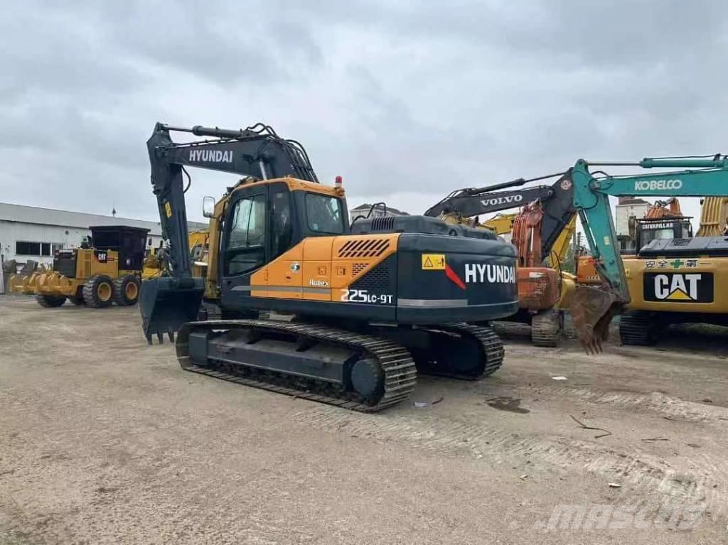 Hyundai 225LC-9T 大型油圧ショベル12t以上（パワーショベル・ユンボ）