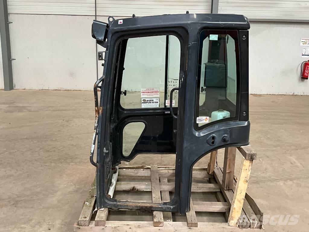 Kubota U 48-4 / U 55-4 キャビン及び内装