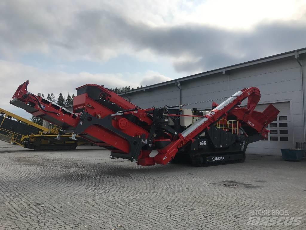 Sandvik QH 332 DDHS 自走式クラッシャー