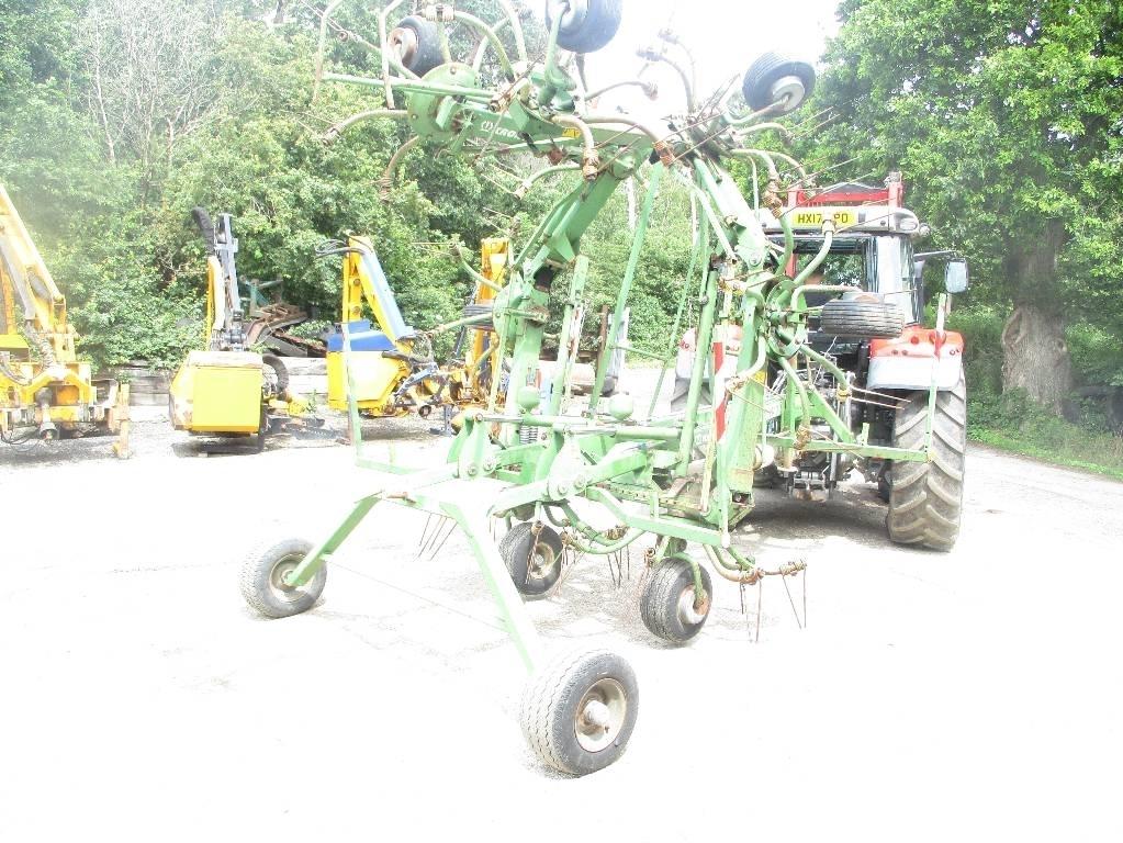 Krone KWT 10.50/8x7 テッダー・テッダーレーキ