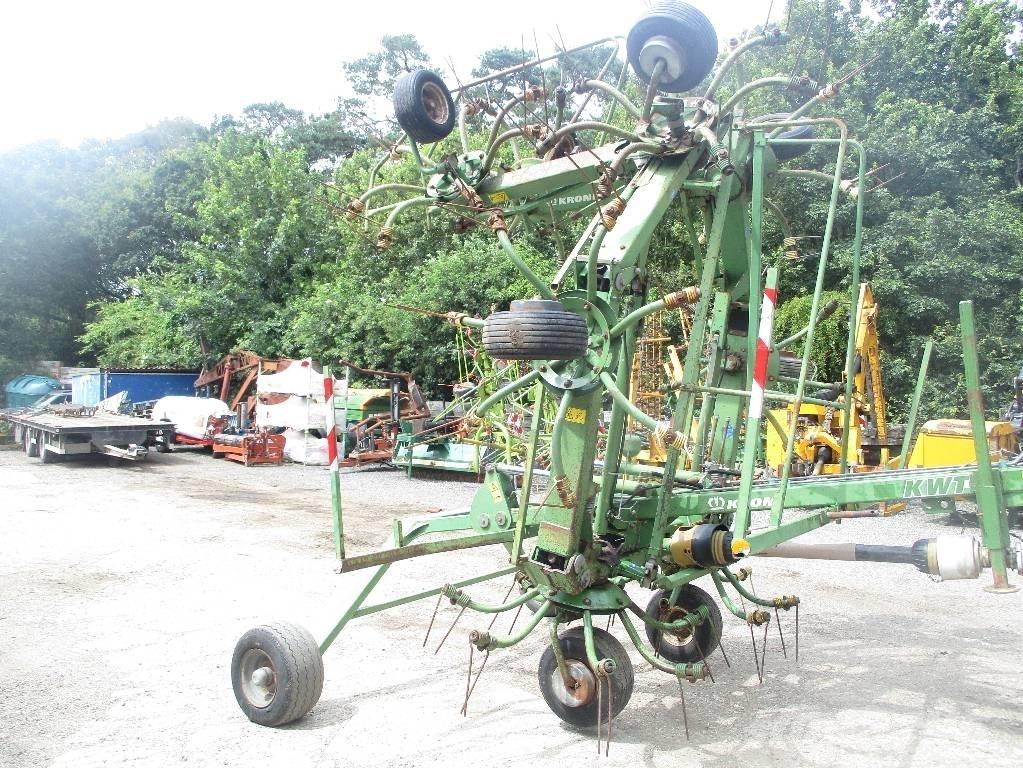 Krone KWT 10.50/8x7 テッダー・テッダーレーキ
