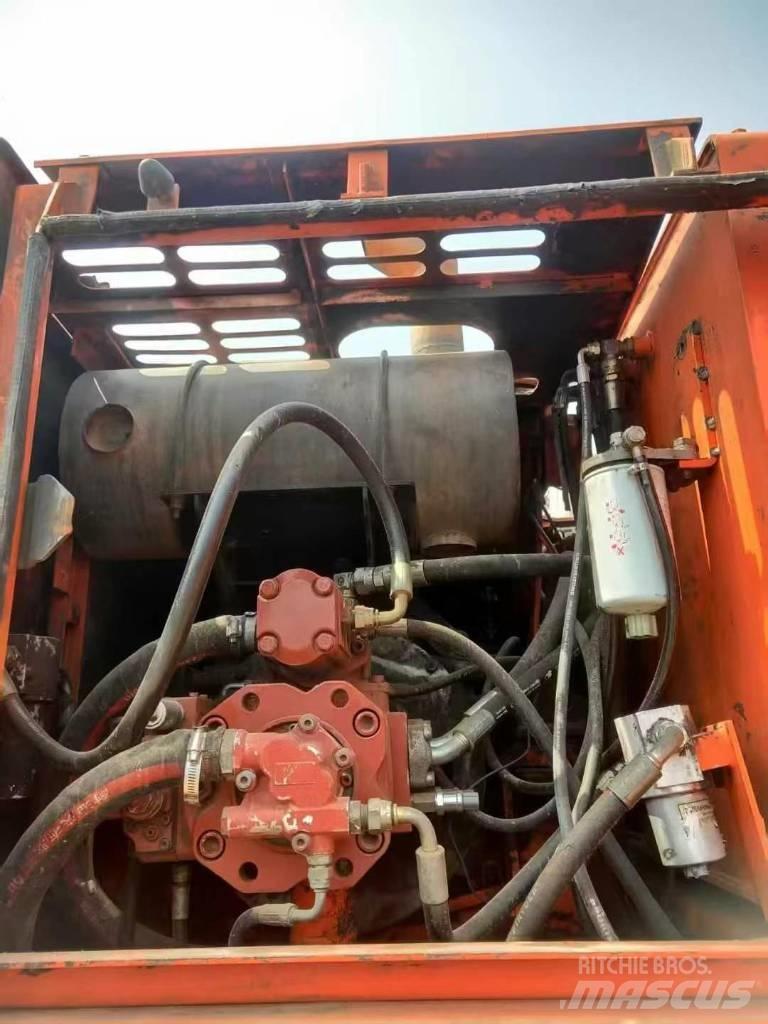 Doosan DH 150 W-7 ホイール式油圧ショベル（パワーショベル・ユンボ・バックホー）
