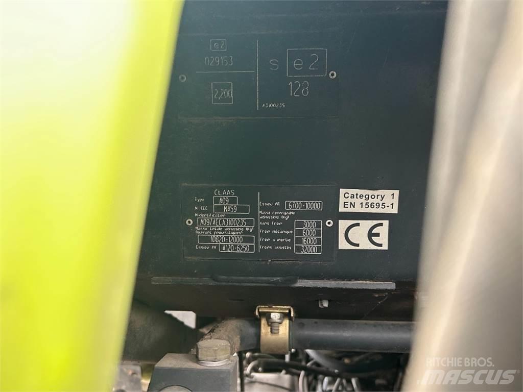 CLAAS Axion 810 トラクター