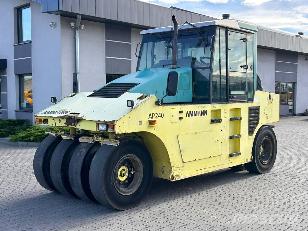 Ammann AP 240 タイヤローラ