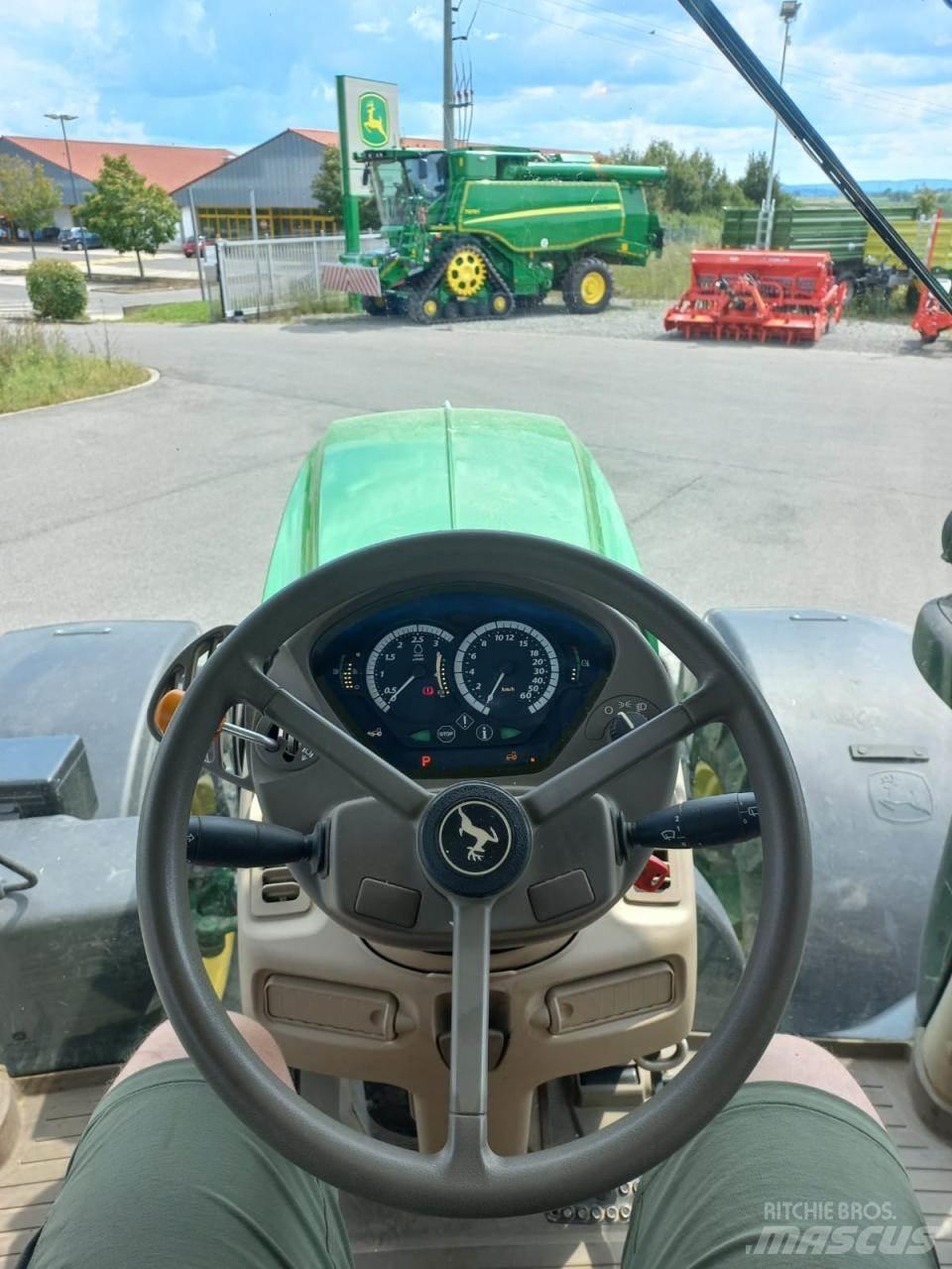 John Deere 6215R トラクター