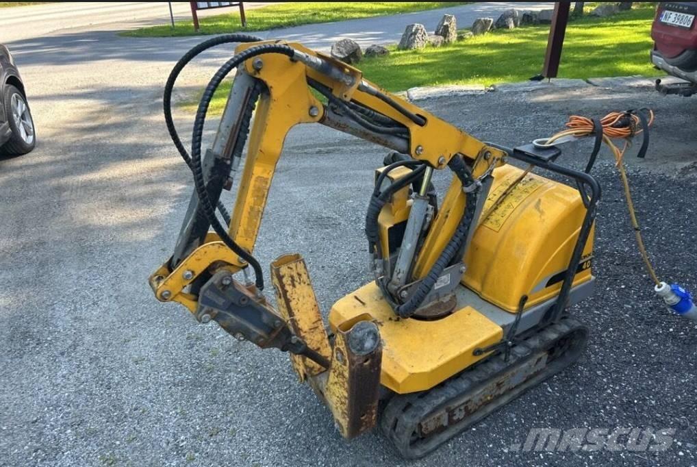 Brokk 40 解体油圧ショベル