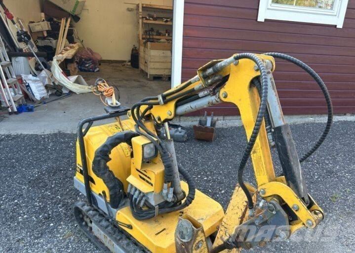 Brokk 40 解体油圧ショベル