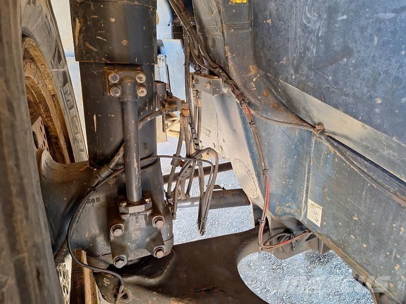 Komatsu HD605-7EO リジットフレーム式ダンプトラック