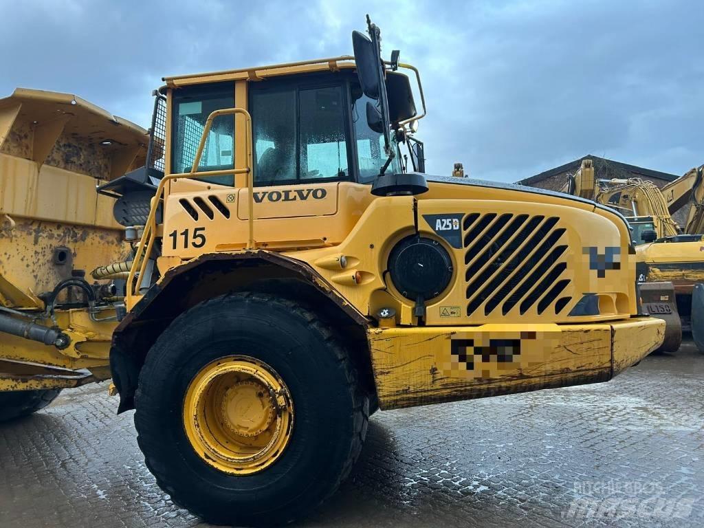 Volvo A 25 D アーティキュレート式ダンプトラック