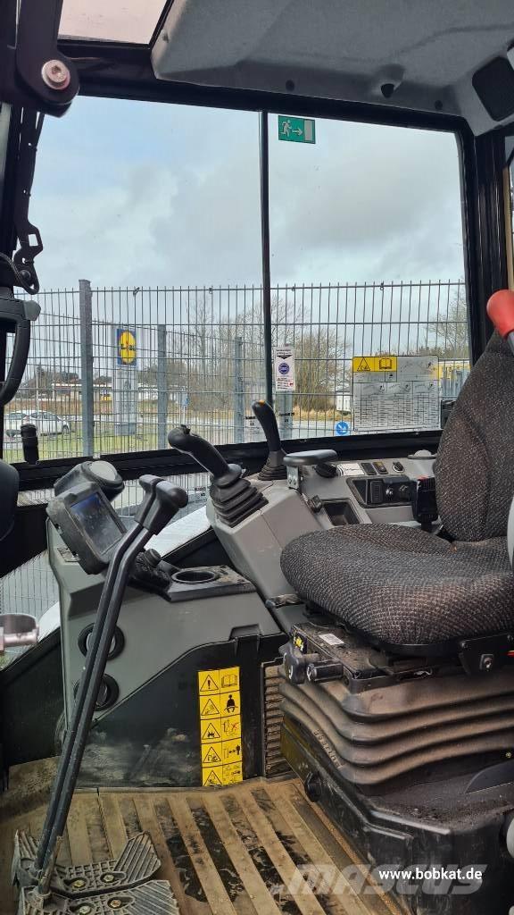 Bobcat E 60 ミニ油圧ショベル 7t以下（ミニユンボ・ミニディガー）