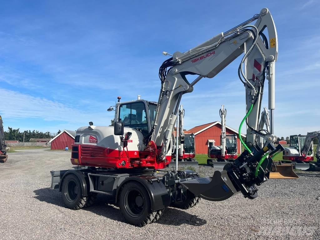 Takeuchi TB 395 W ホイール式油圧ショベル（パワーショベル・ユンボ・バックホー）