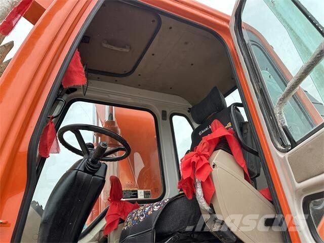 Doosan DH150W ホイール式油圧ショベル（パワーショベル・ユンボ・バックホー）