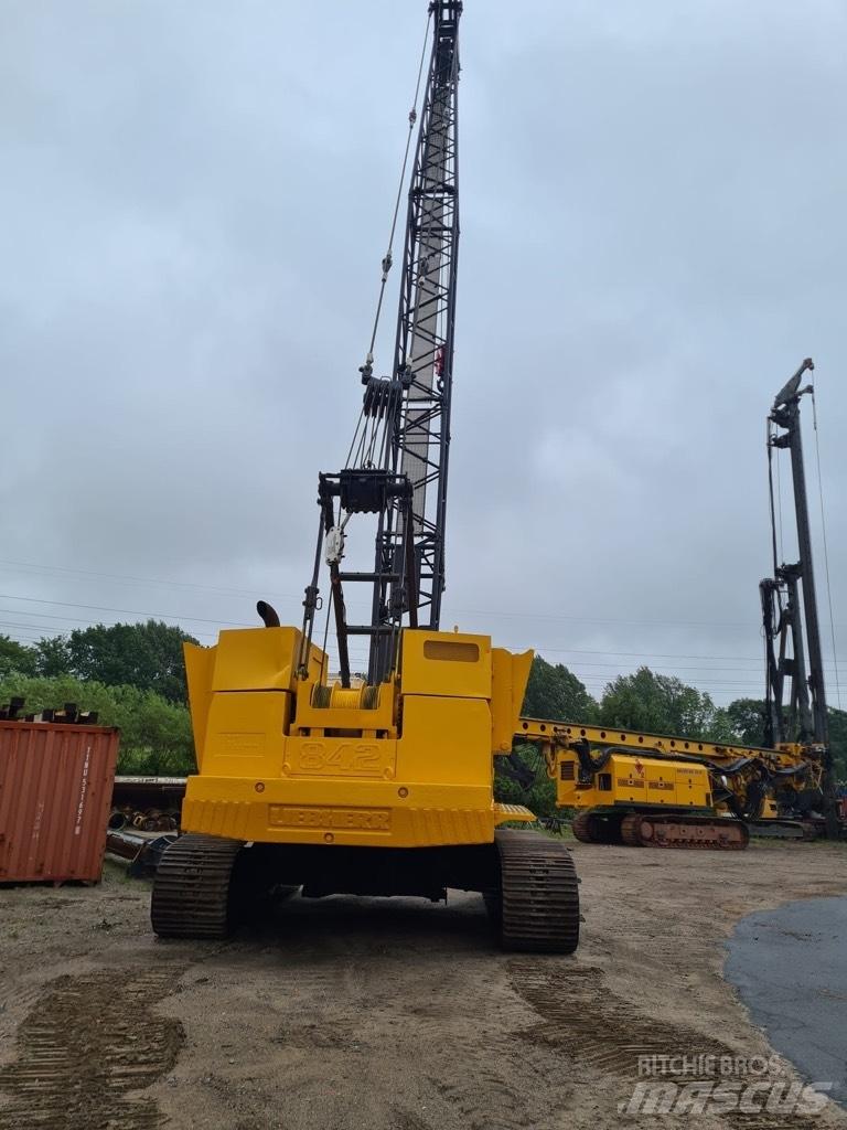 Liebherr HS 842 HD クローラクレーン