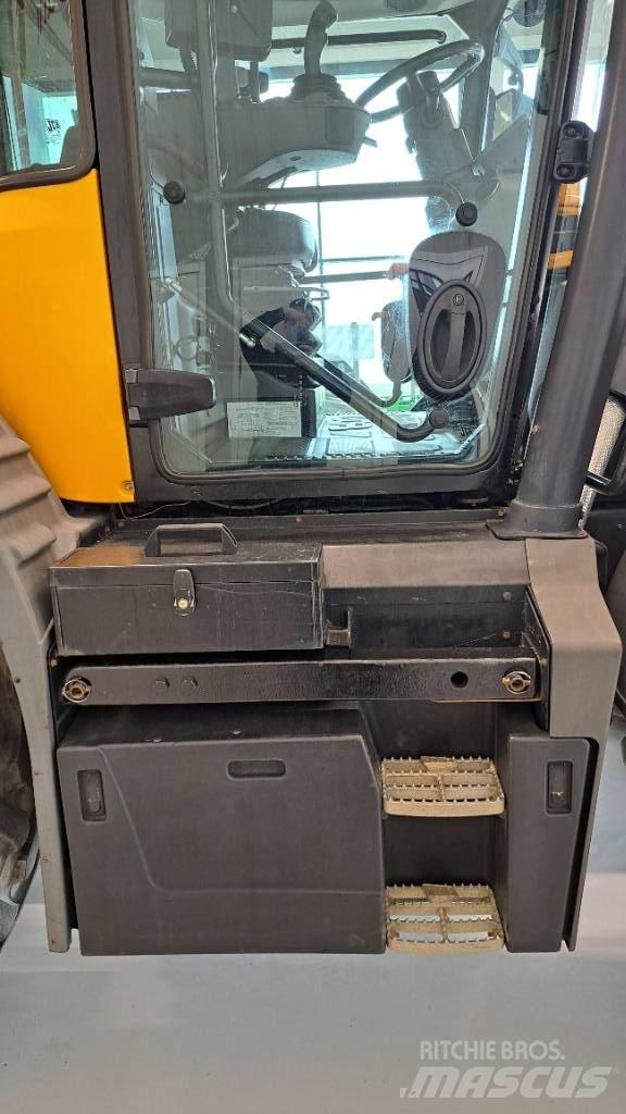JCB Fastrac 4220 トラクター