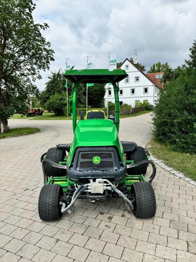 John Deere 8700 A フェアウェイモア/芝刈り機