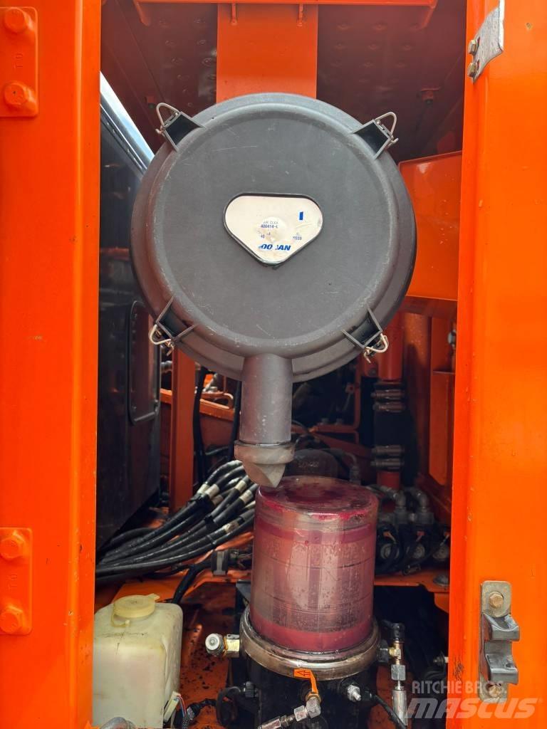 Doosan DX 225 LC-3 大型油圧ショベル12t以上（パワーショベル・ユンボ）