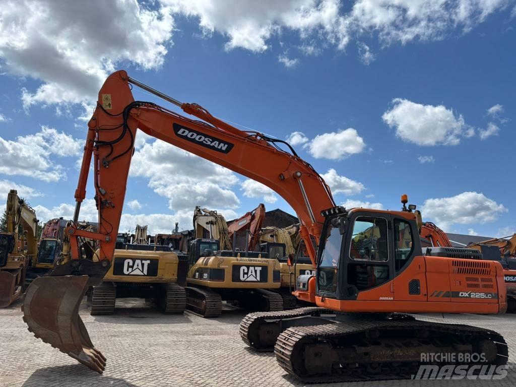 Doosan DX 225 LC-3 大型油圧ショベル12t以上（パワーショベル・ユンボ）