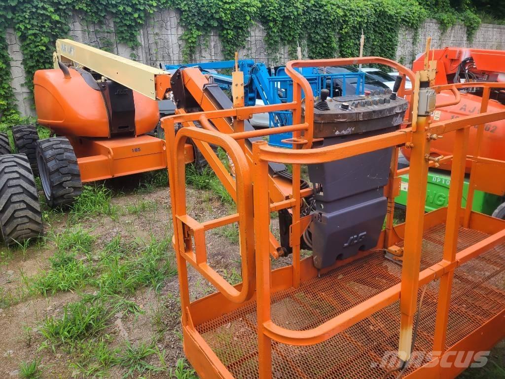 JLG 600 AJ ブームリフト　屈伸型