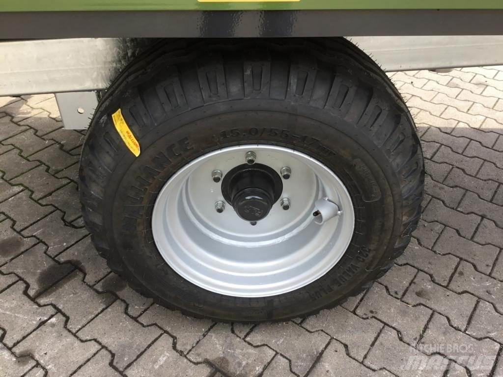 Fliegl EDK 50 FOX ベールトレーラー