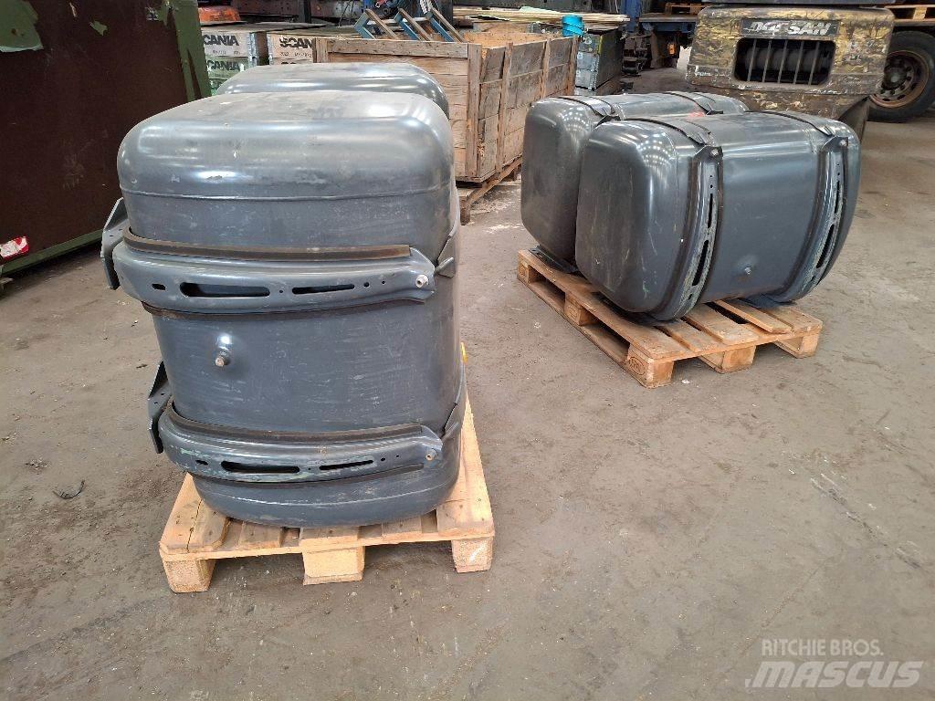 Mercedes-Benz 290L 燃料タンクと添加剤用タンク