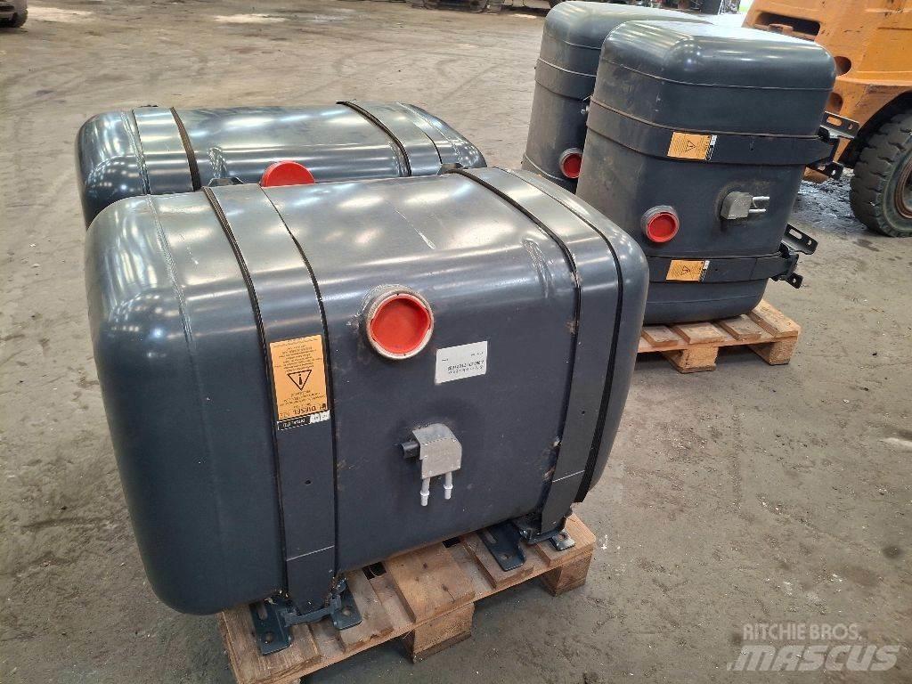 Mercedes-Benz 290L 燃料タンクと添加剤用タンク