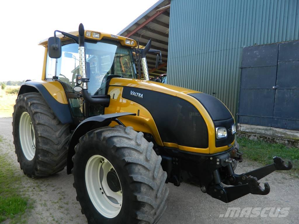 Valtra T 140 トラクター
