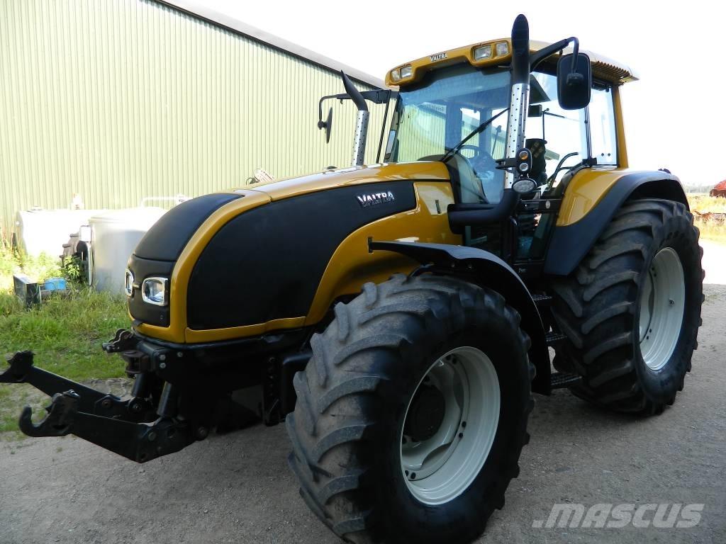 Valtra T 140 トラクター