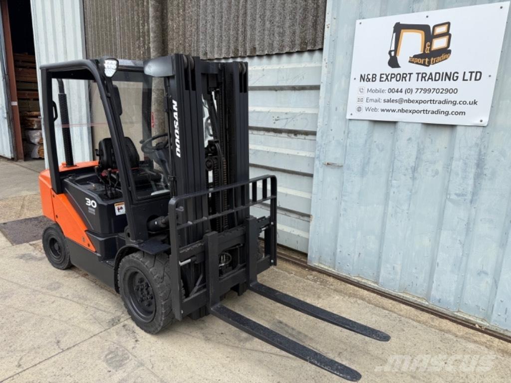 Doosan D 30 ディーゼル・軽油