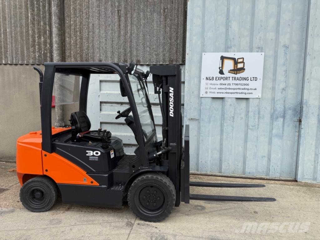 Doosan D 30 ディーゼル・軽油