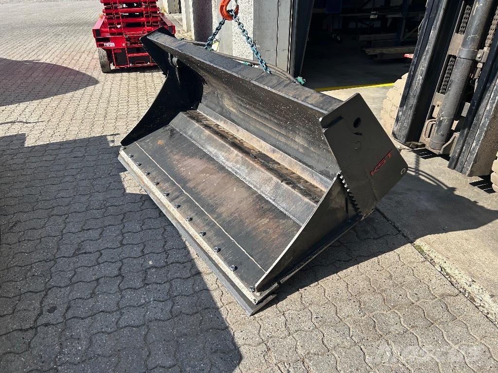  KST 4 i en skovl バケット