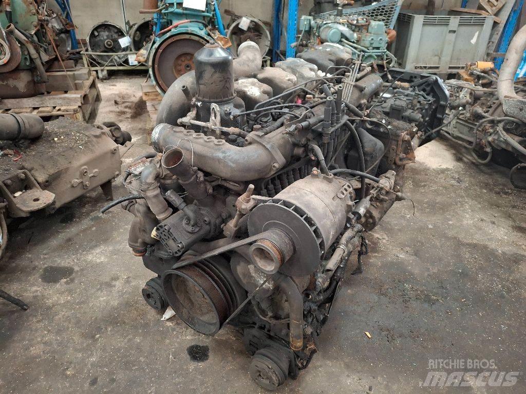 Renault 6 CILINDER エンジン
