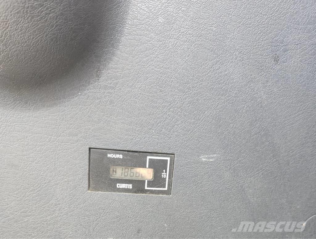 Hyundai Robex 300 LC 大型油圧ショベル12t以上（パワーショベル・ユンボ）