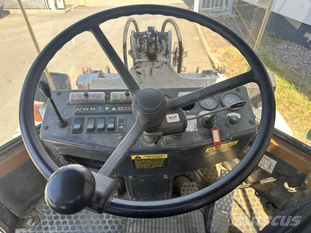 Schaeff SKL 832 ホイールローダー・タイヤショベル