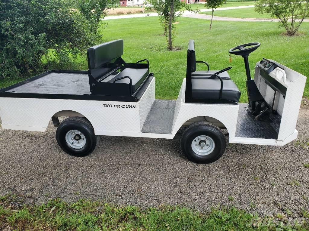 Taylor-Dunn B210 トーイングトラック